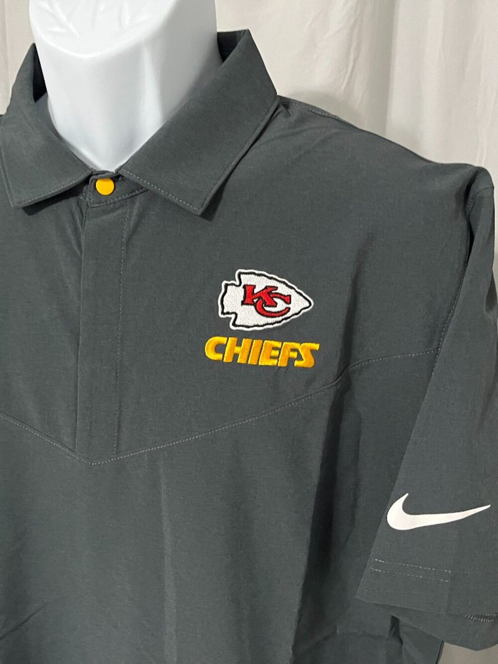 🏈 Nike Men’s L Gray Kansas City Chiefs Dri-FIT Swoosh Golf Polo Shirt EUC 🟥
